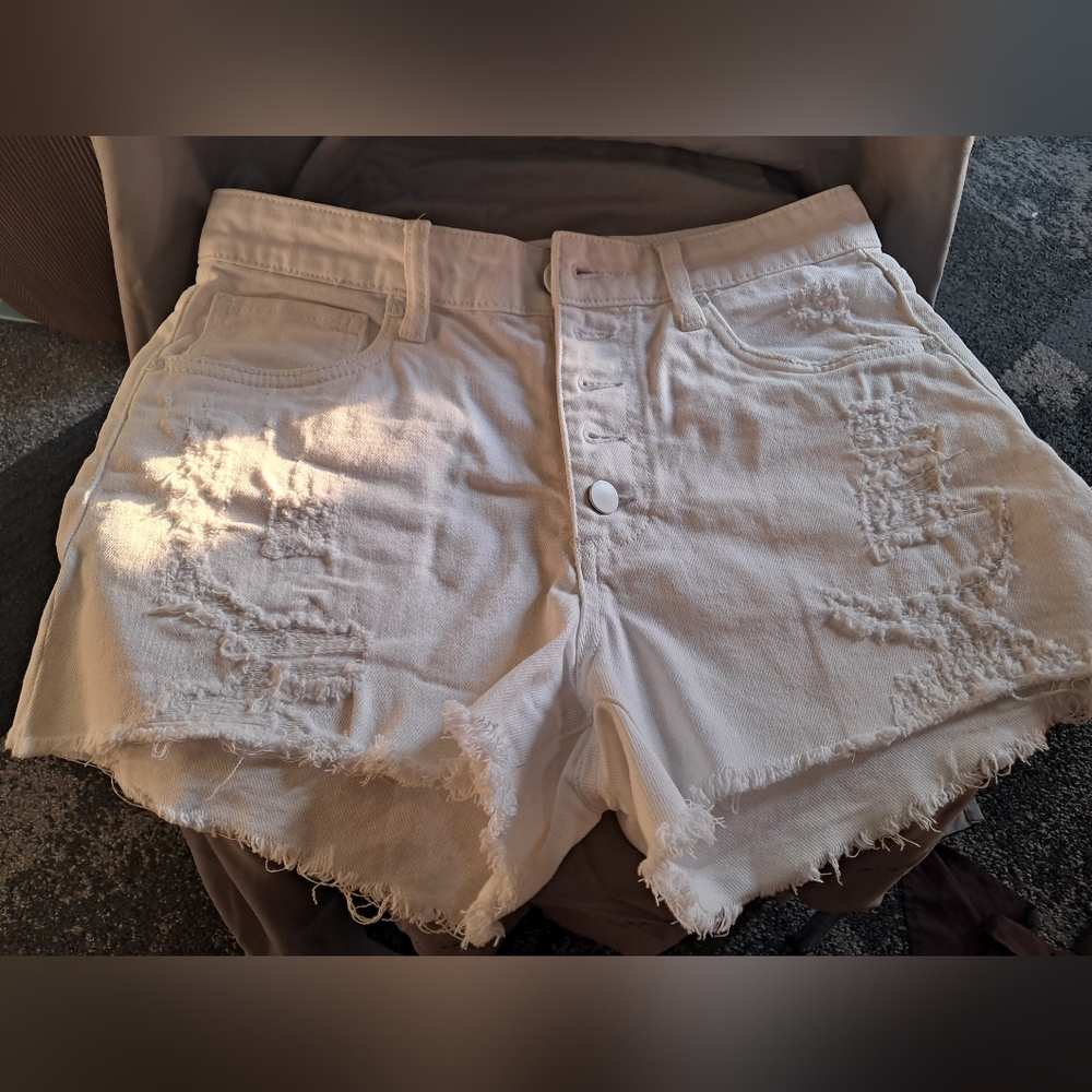 EUC Size 2Kut from the Kloth Size 2 White Shorts